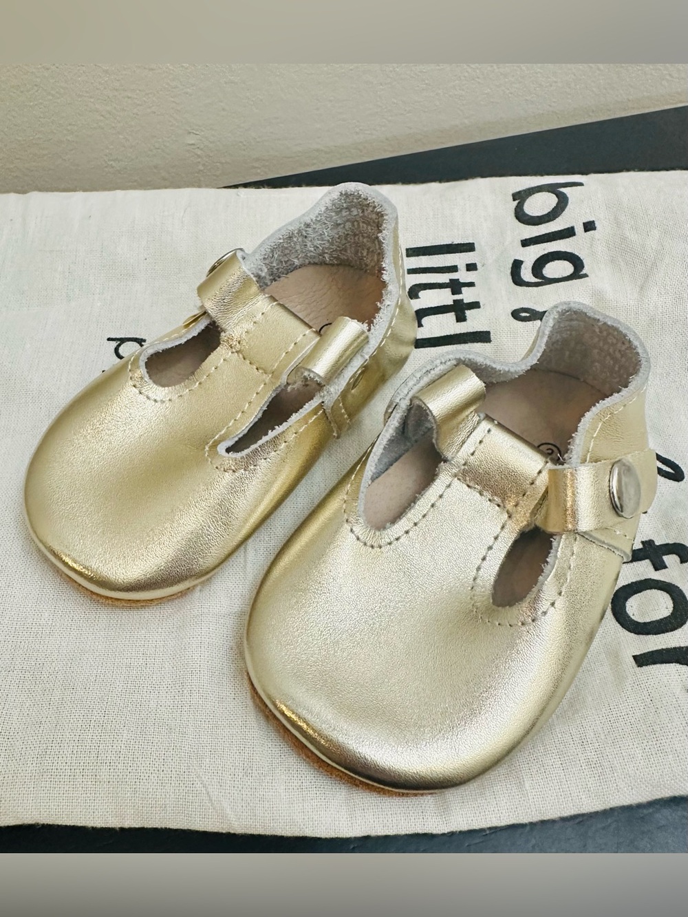 EUC Piper Finn Gold Leather Baby T-Strap Mary Jane Shoes Sz 3
